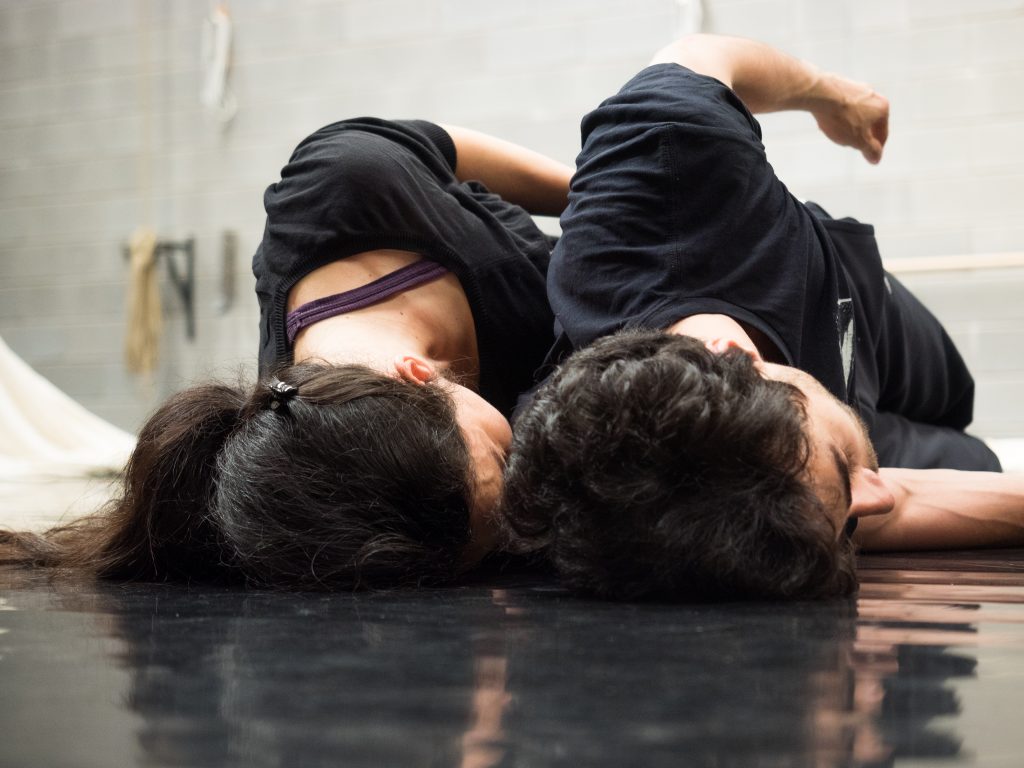 come un acrobata sull'acqua